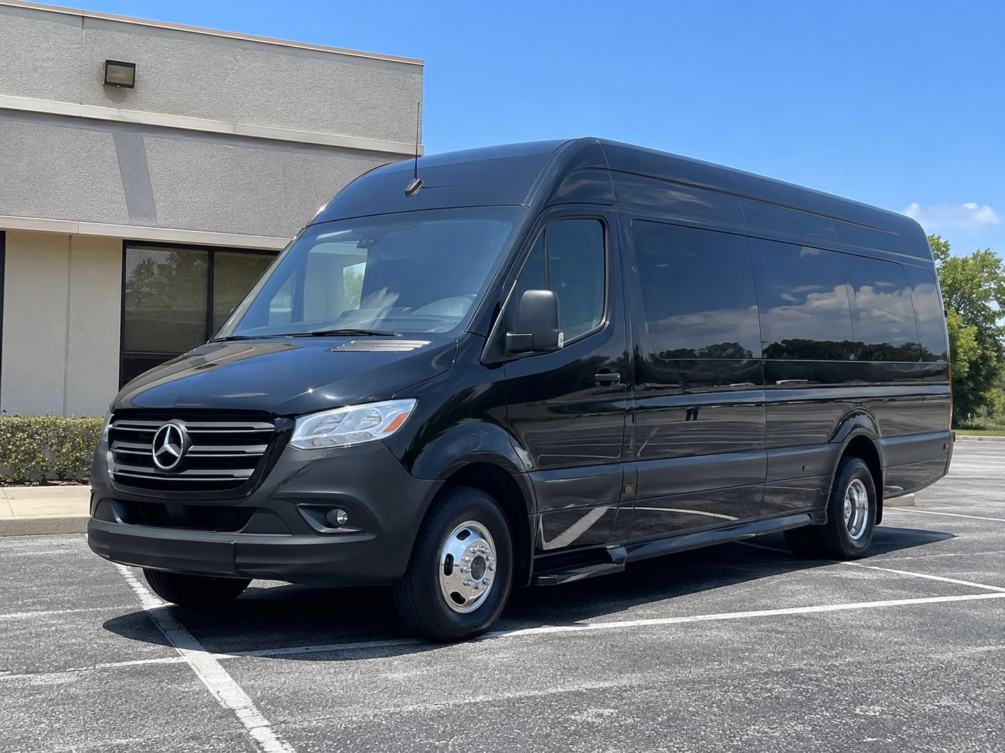 find the perfect transportation for your next airport transfer 5